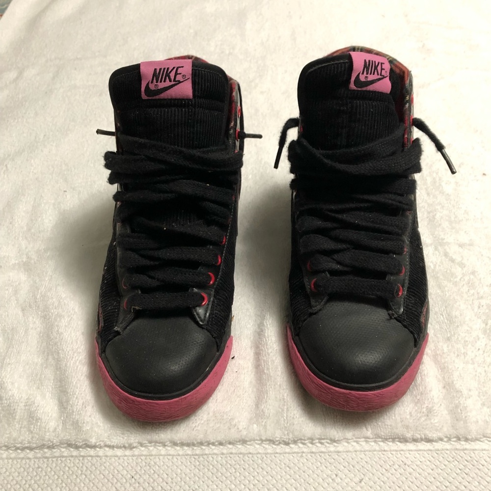 Nike hi top lace ups